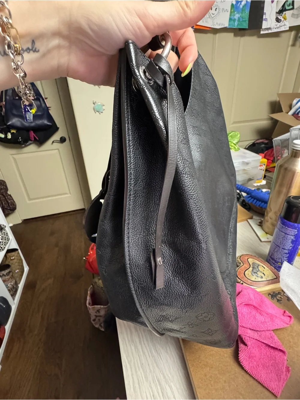 Louis Vuitton Carmel hobo in black mahina leather